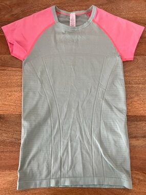 IVIVVA (Lululemon for kids) Girls Sz Large Athletic tee